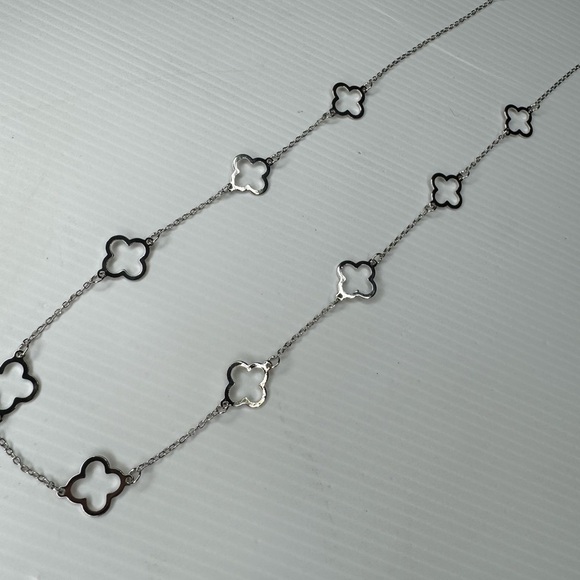 Elegant Silver Floral Necklace - Picture 3 of 4